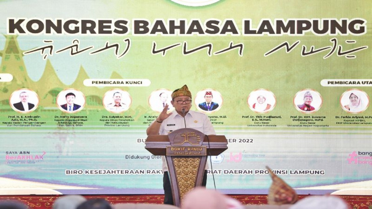 Gubernur Lampung Arinal Djunaidi saat menghadiri kongres Bahasa Lampung yang pertama dilakukan di daerah itu. ANTARA/Ho-Pemprov Lampung.