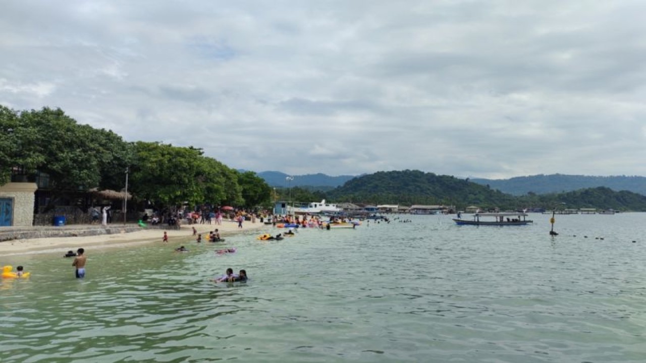 Ilustrasi- Objek wisata yang ada di Lampung pada masa libur akhir pekan. ANTARA/Ruth Intan Sozometa Kanafi.