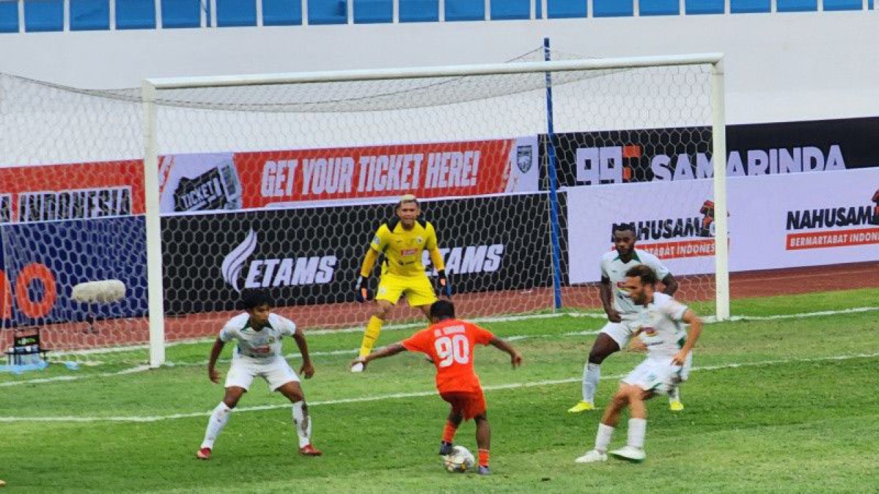 Pertandingan lanjutan Liga 1 Indonesia 2022/ 2023 di Stadion Jatidiri Semarang, Senin (12/12/2022), antara Borneo FC melawan PSS Sleman. (ANTARA/ I.C.Senjaya)