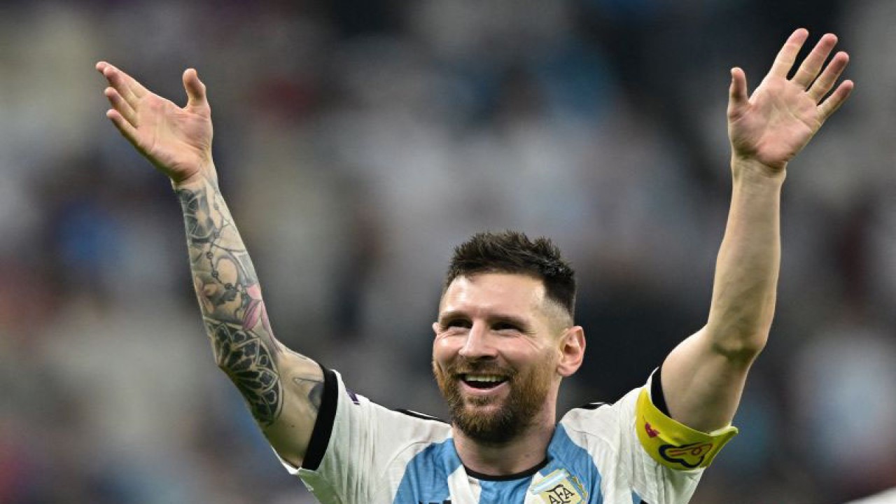 Selebrasi Lionel Messi setelah Argentina menang 3-0 atas Kroasia di pertandingan semifinal Piala Dunia 2022 di Lusail Stadium, Doha pada 13 Desember 2022. ANTARA/AFP/JUAN MABROMATA
