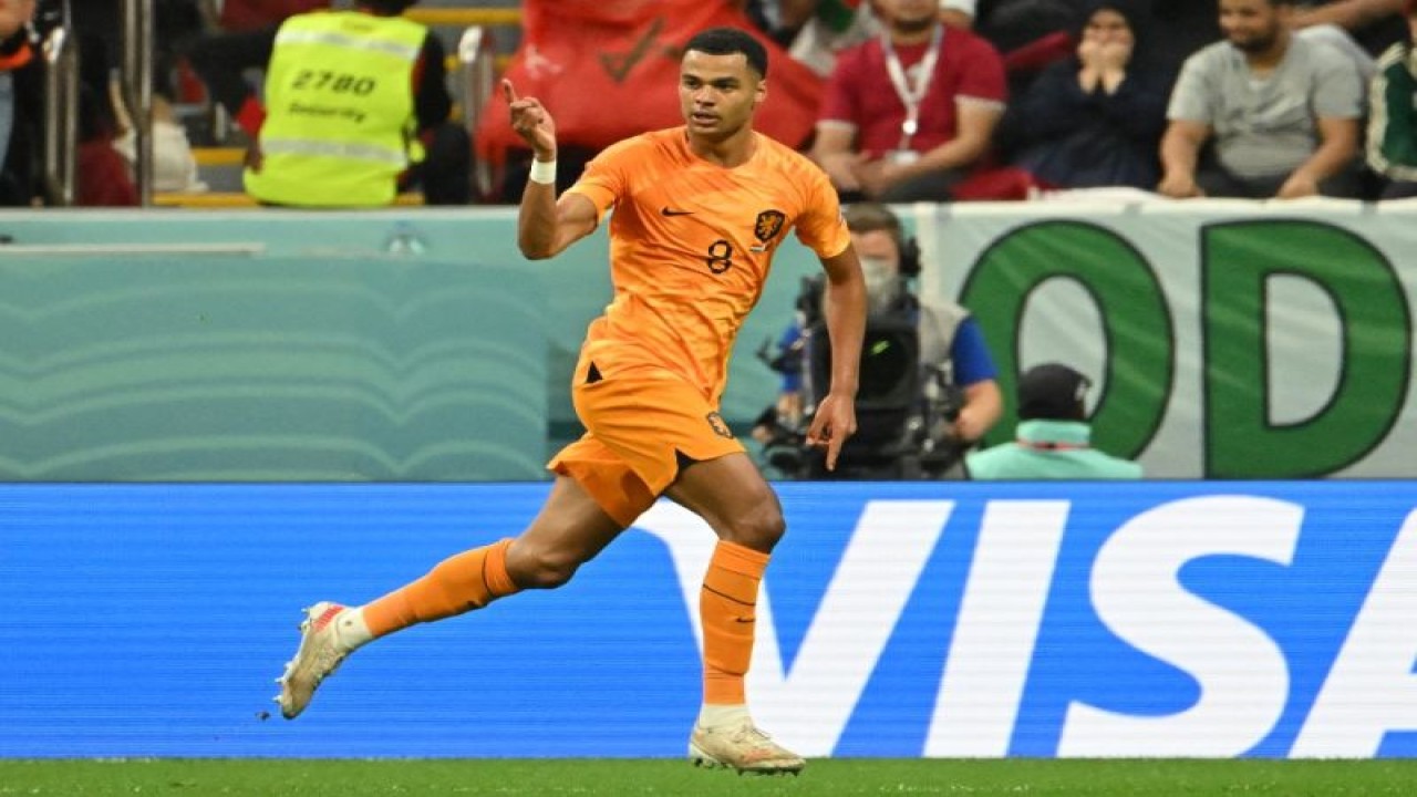Cody Gakpo saat merayakan golnya untuk timnas Belanda dalam pertandingan Grup A Piala Dunia 2022 antara Belanda dan Qatar di Stadion Al-Bayt, Qatar, pada 29 November 2022. (AFP/ALBERTO PIZZOLI)