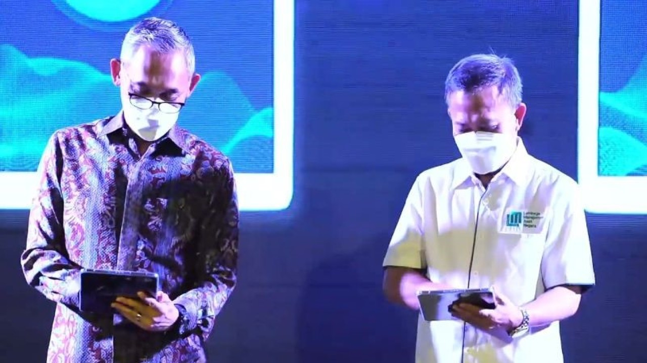 Tangkapan layar Direktur Jenderal Kekayaan Negara Kemenkeu Rionald Silaban dan Direktur Utama LMAN Basuki Purwadi saat meluncurkan platform AESIA di Jakarta, Jumat (16/12/2022). ANTARA/Sanya Dinda