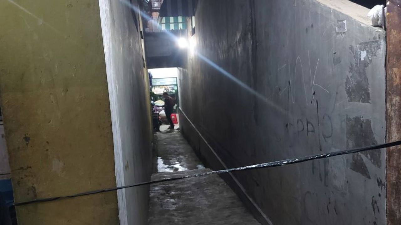 Lokasi penemuan benda mencurigakan di Cipinang Muara, Jakarta, Senin (19/12/2022). ANTARA/Yogi Rachman