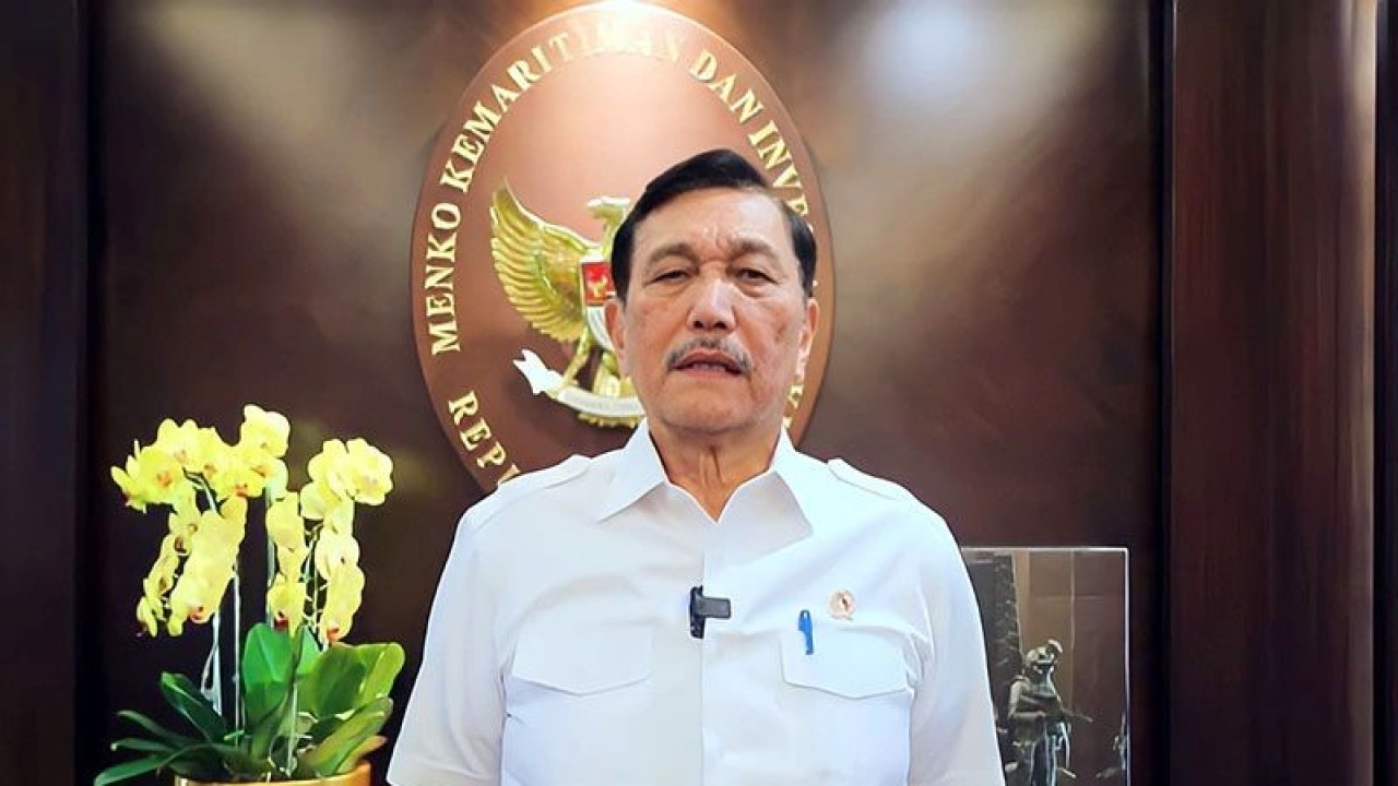 Tangkapan layar - Menteri Koordinator Bidang Kemaritiman dan Investasi Luhut Binsar Pandjaitan dalam video di akun Instagram pribadinya @luhut.pandjaitan di Jakarta, Minggu (25/12/2022). ANTARA/Instagram/@luhut.pandjaitan/pri. (ANTARA/Instagram/@luhut.pandjaitan)