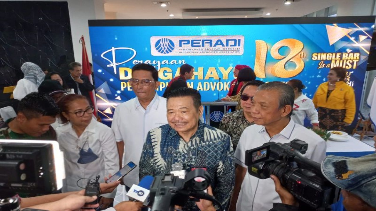 Ketua Dharma Wanita PAM Jaya Lya Arief memberikan sambutan dalam pembukaan acara Donor Darah Dharma Wanita PAM Jaya di Kantor Pusat PAM Jaya, Jakarta Rabu (21/12/2022). ANTARA/HO Perumda PAM Jaya