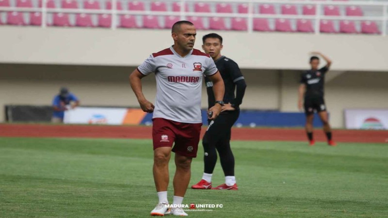 Pelatih Madura United FC Fabio Lefundes. (HO/Maduraunitedfc.com)