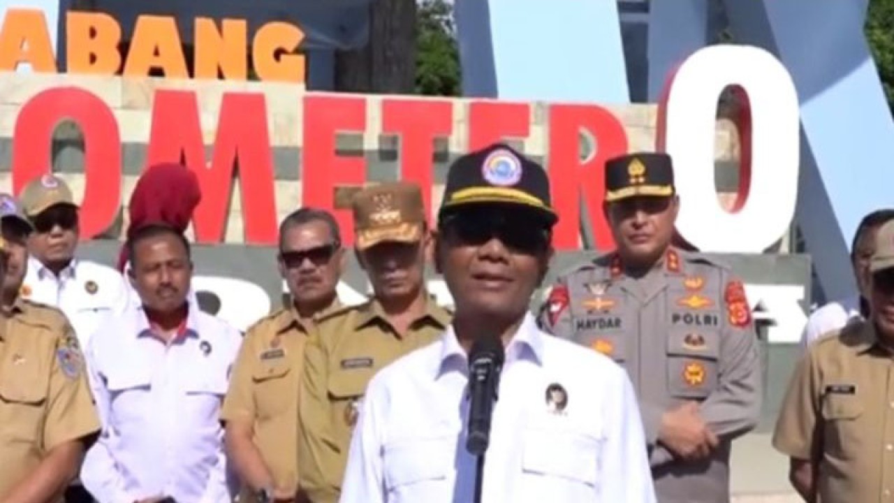Menteri Koordinator Bidang Politik, Hukum, dan Keamanan (Menko Polhukam) Mahfud MD, di Tugu Nol Kilometer, Sabang, Rabu (21/12/2022). ANTARA/HO-Humas Kemenko Polhukam