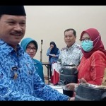 Maidi menyerahkan 270 paket alat membantik-1671456658
