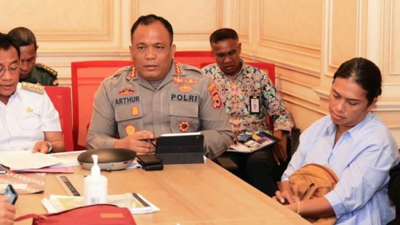 Pj Bupati Maluku Tengah, Muhamat Marasabessy melakukan rapat koordinasi pemulangan pengungsi Kariu, Kamis (15/12/2022) ANTARA/HO-Polresta
