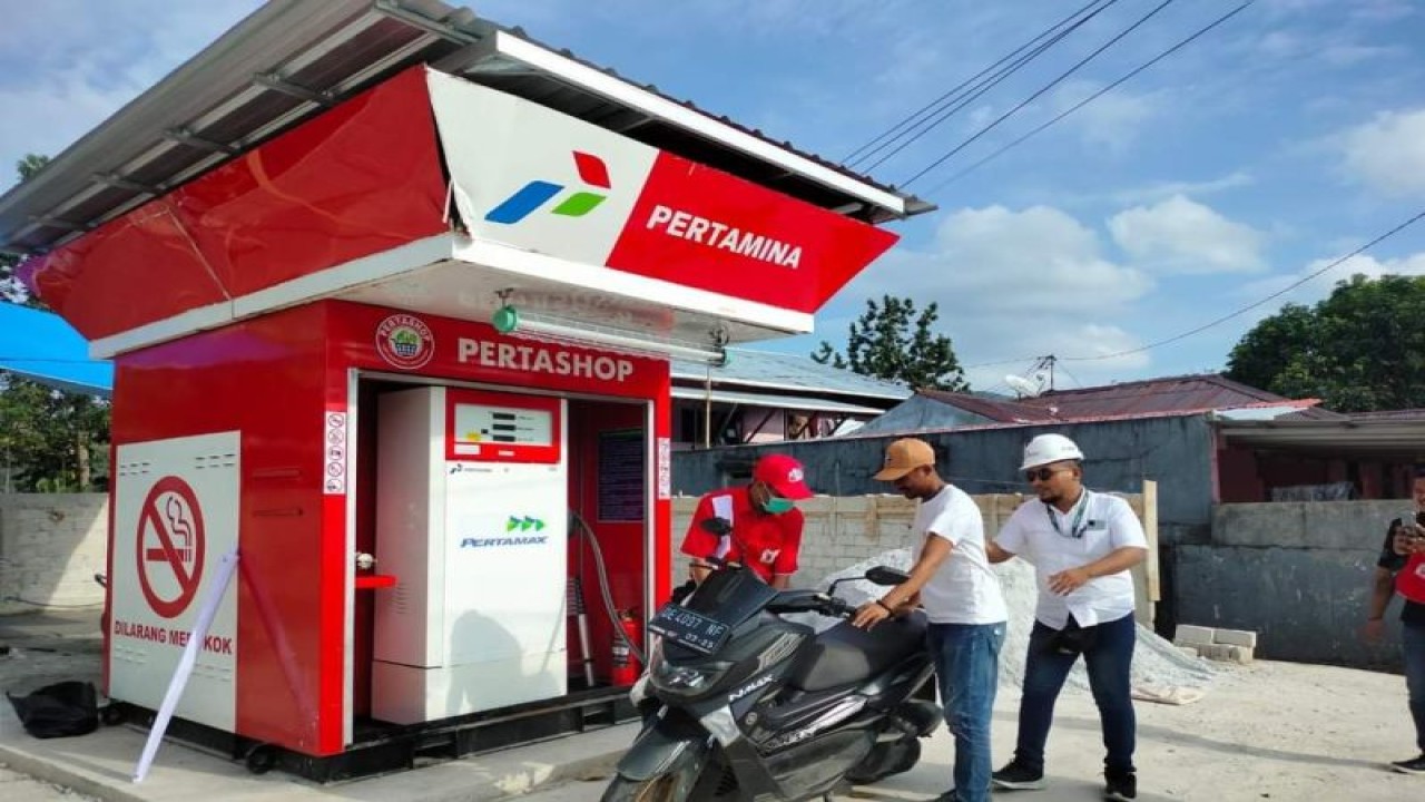 PT Pertamina Patra Niaga Regional Papua Maluku menambah lembaga penyalur penyedia Bahan Bakar khusus (BBM) untuk memenuhi konsumsi energi berkualitas dan ramah lingkungan di Provinsi Maluku dan Maluku Utara. ANTARA/Ho- Humas Pertamina Patra Niaga Regional Papua Maluku.