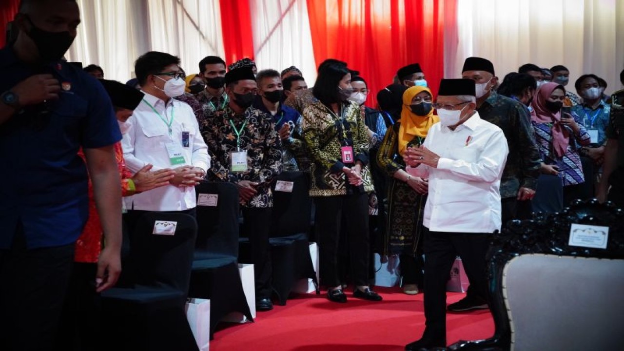 Wakil Presiden RI Ma’ruf Amin saat menghadiri dan meresmikan secara serentak enam Pusat Layanan Usaha Terpadu Koperasi dan UMKM (PLUT KUMKM) yang tersebar di berbagai kabupaten/kota di Indonesia, di PLUT KUMKM Kabupaten Semarang, Selasa (27/12/2022). ANTARA/HO-BPMI Setwapres