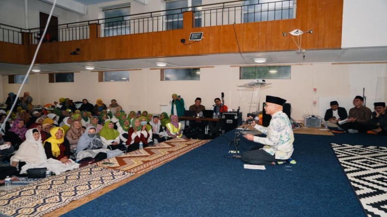 Kegiatan di Masjid Indonesia, London. (ANTARA/HO-Indonesian Islamic Centre)