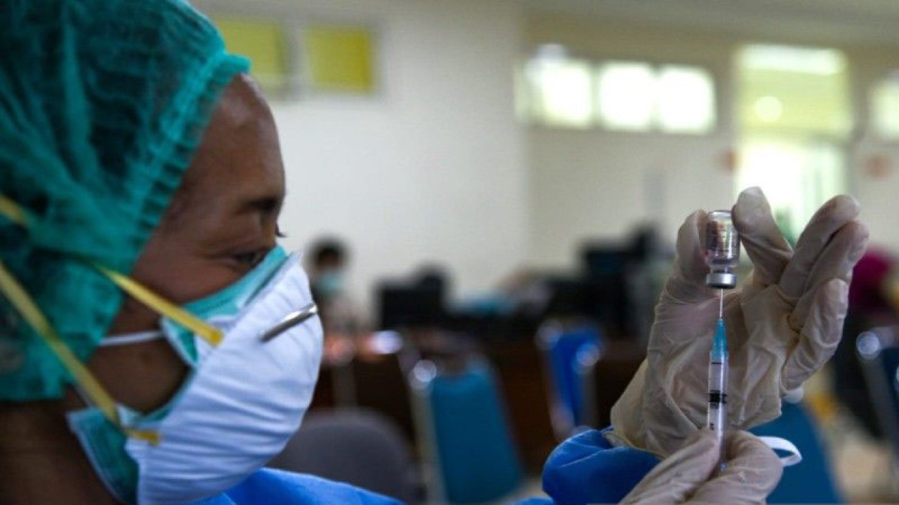 Vaksinasi COVID-19 di Kota Medan, Sumatera Utara. (ANTARA/Nur Aprilliana Br Sitorus)