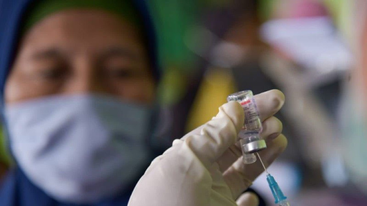 Ilustrasi - Vaksinasi COVID-19 di Kota Medan, Sumatera Utara. (ANTARA/Nur Aprilliana Br Sitorus)