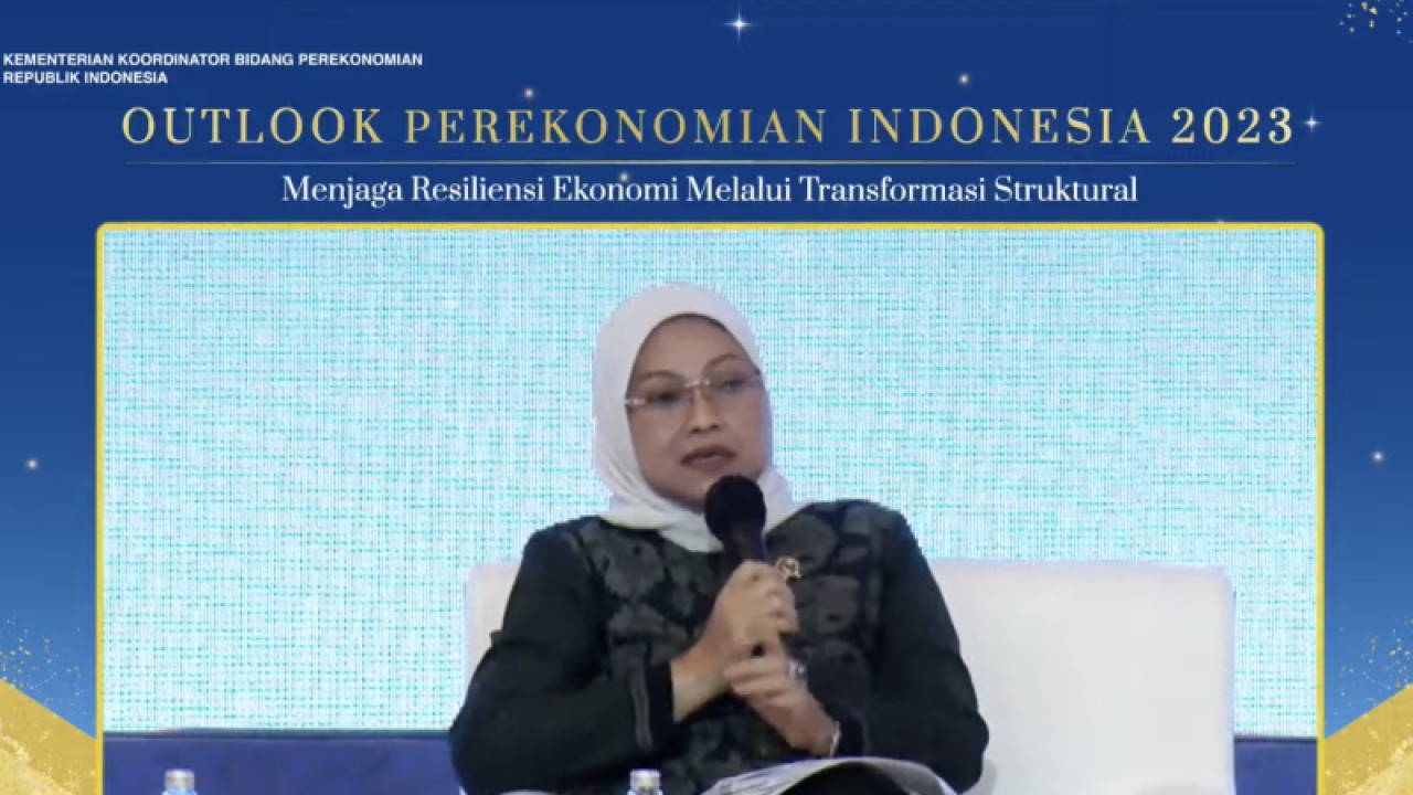 Tangkapan layar Menteri Ketenagakerjaan Ida Fauziyah dalam acara Outlook Perekonomian Indonesia 2023 Menjaga Resiliensi Ekonomi Melalui Transformasi Struktural yang disiarkan secara daring di Jakarta, Rabu (21/12/2022). ANTARA/YouTube Perekonomian RI.
