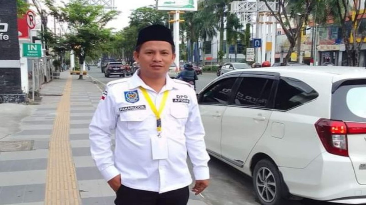 Ketua asosiasi Pemerintah Desa Seluruh Indonesia (APDESI) Kabupaten Majene, Faharuddin menyampaikan Kepala Desa (Kades) di Sulbar  sudah bersiap menunggu kedatangan Mentri Luhut yang salah satu tujuannya memperkuat sektor kemaritiman di Sulbar pada Januari 2023 mendatang di Majene, Selasa (20/12/2022) ANTARA Foto/ M Faisal Hanapi