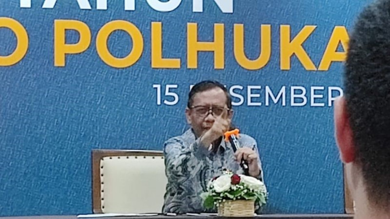Menteri Koordinator Bidang Politik, Hukum, dan Keamanan (Menko Polhukam) Mahfud MD saat Penyampaian Catatan Akhir Tahun Menko Polhukam di Kantor Kemenko Polhukam, Jakarta, Kamis (15/12/2022). ANTARA/Syaiful Hakim
