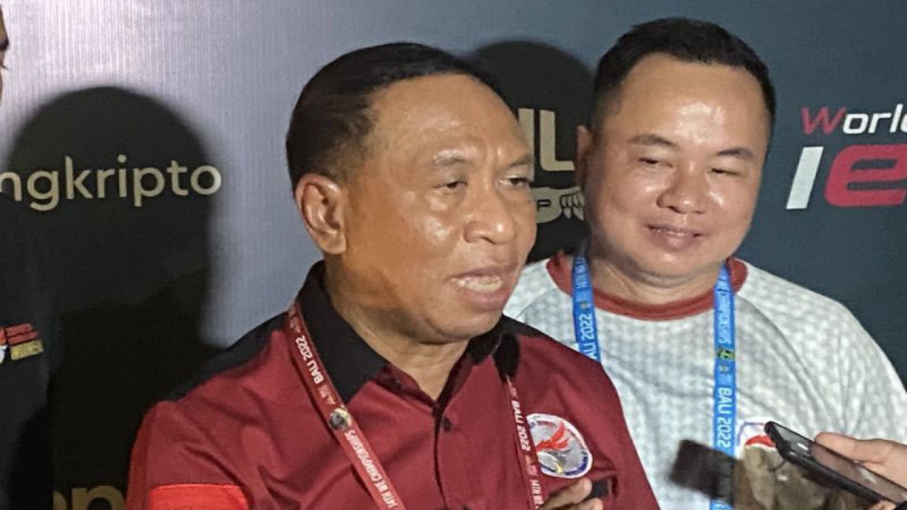 Menteri Pemuda dan Olahraga Republik Indonesia (Menpora RI) Zainudin Amali berbicara kepada wartawan usai membuka kejuaraan esport dunia di Merusaka, Nusa Dua, Bali, Jumat (2/12/2022). (ANTARA/Arindra Meodia)