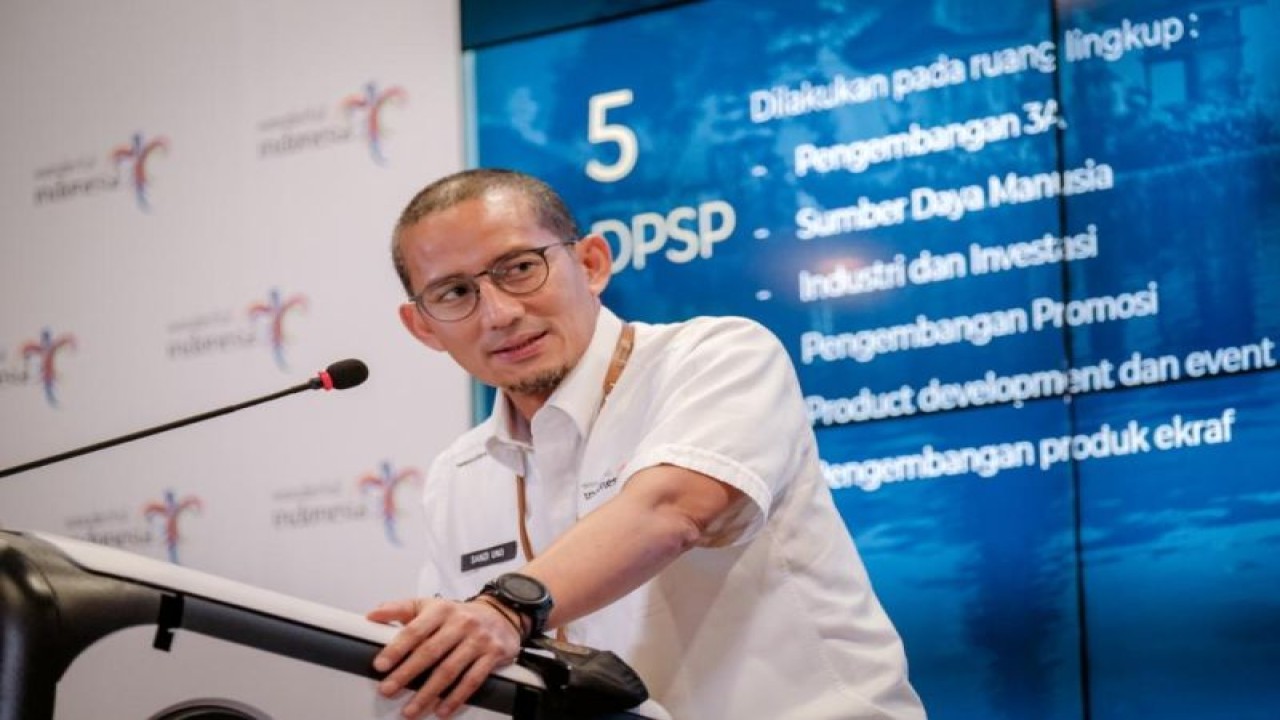 Menteri Pariwisata dan Ekonomi Kreatif Sandiaga Uno dalam Weekly Brief with Sandi Uno, Jakarta, Senin (19/12/2022). ANTARA/HO-Kemenparekraf