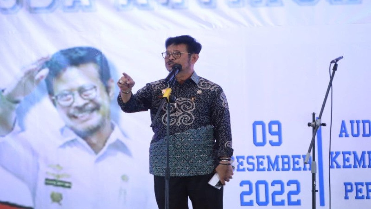 Menteri Pertanian Syahrul Yasin Limpo memberikan sambutan pada peringatan Hari Anti Korupsi Sedunia (Hakordia) di lingkungkan Kementerian Pertanian di Jakarta, Jumat (9/12/2022) (Antara/HO/Humas Kementan)