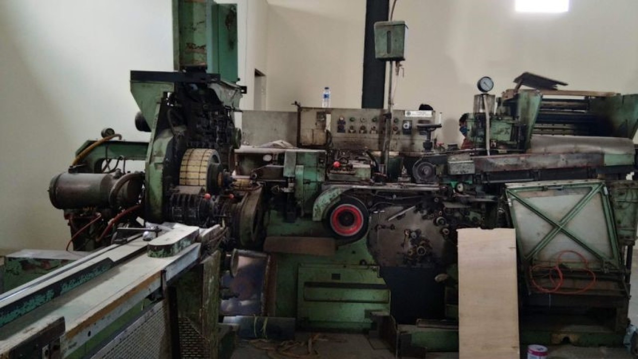 Mesin pembuat rokok. ANTARA/Akhmad Nazaruddin Lathif.