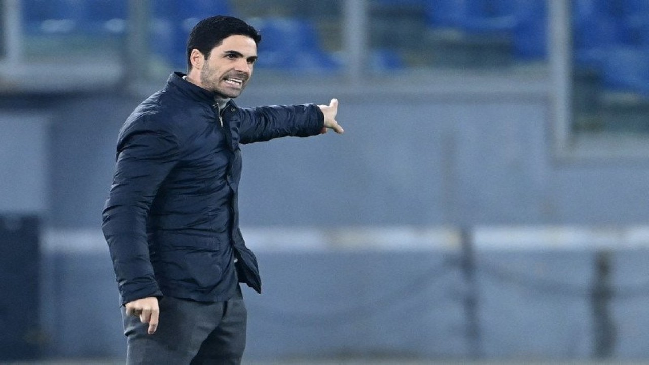 Arsip - Manajer Arsenal Mikel Arteta saat timnya menghadapi SL Benfica dalam pertandingan Liga Europa di Stadion Olimpico di Roma pada 18 Februari 2021. (AFP/ALBERTO PIZZOLI)