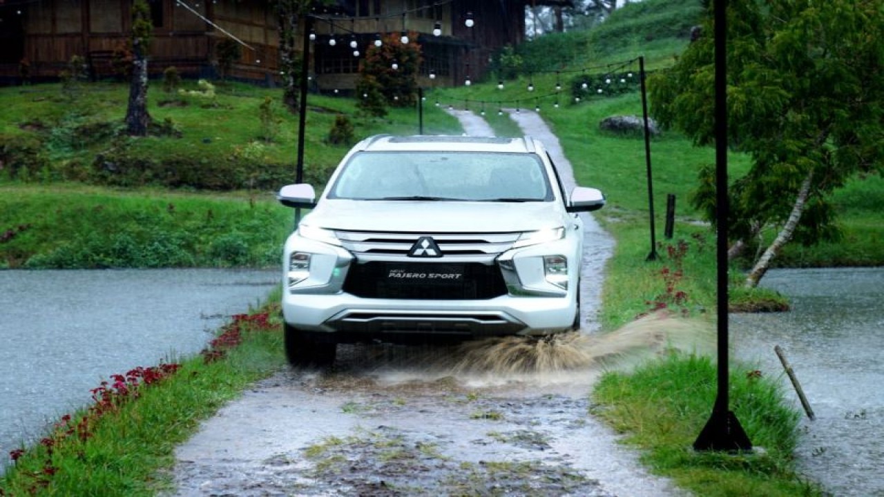 Mitsubishi New Pajero Sport (ANTARA/HO)