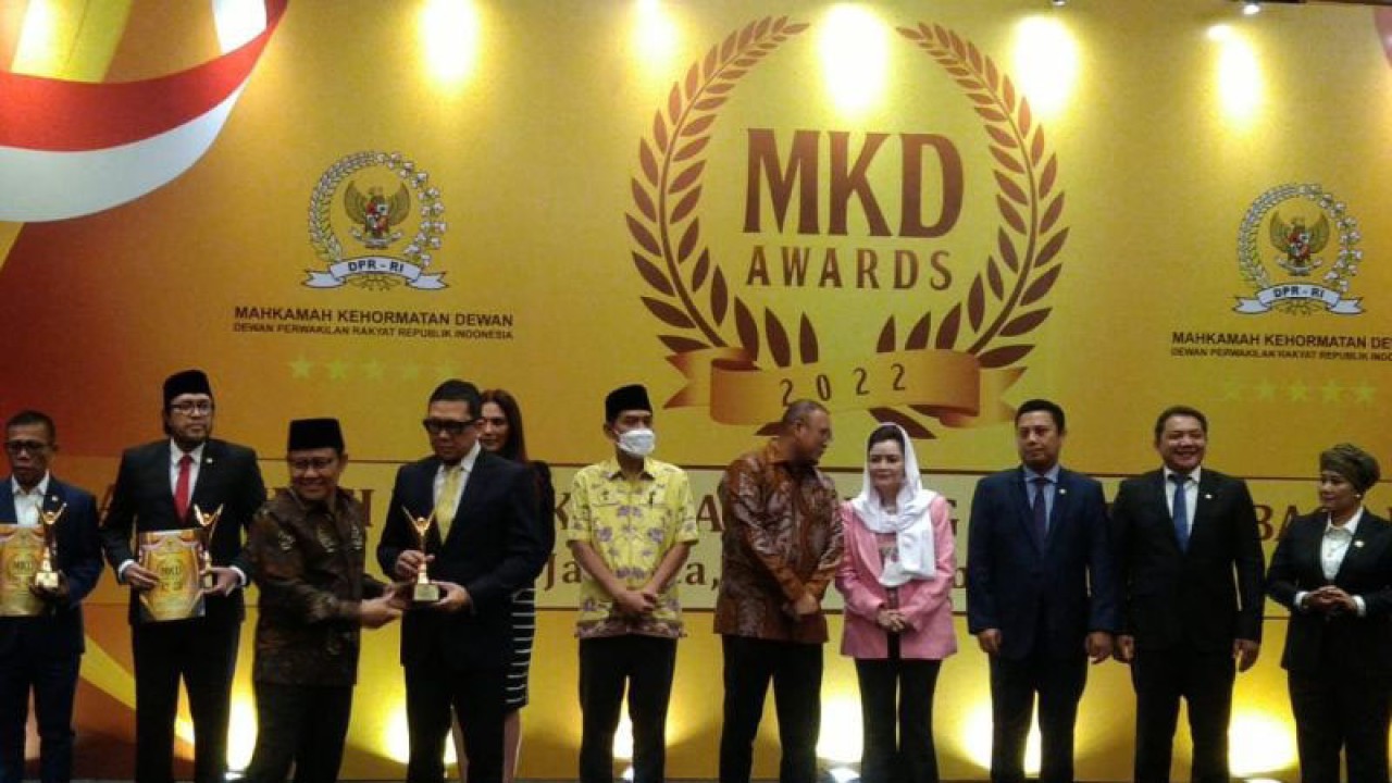 Mahkamah Kehormatan Dewan (MKD) DPR RI menyelenggarakan penghargaan MKD Awards 2022 di Hotel Bidakara, Jakarta, Senin (12/12). (ANTARA/Melalusa Susthira K.)