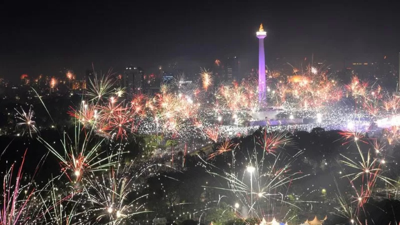 Ilustrasi malam perayaan tahun baru di sekitar Monas Jakarta. ANTARA/Dokumentasi Pribadi