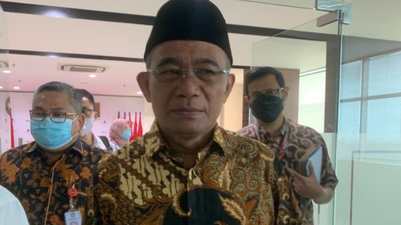 Menteri Koordinator Bidang Pembangunan Manusia dan Kebudayaan (Menko PMK) Muhadjir Effendy. ANTARA/Wuryanti Puspitasari.