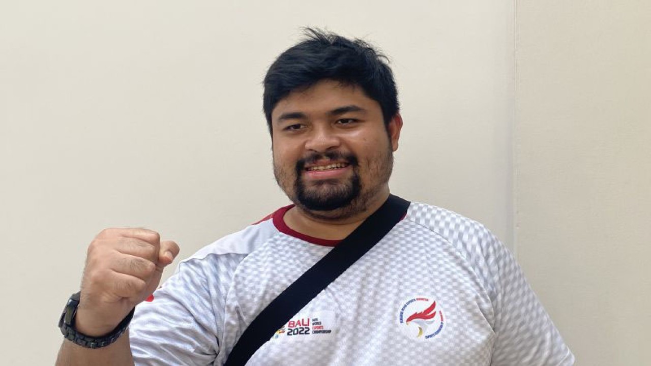 Pemain nasional Tekken 7 Indonesia Muhammad Adriyansyah Jusuf alias Meat ditemui usai laga pembuka melawan Thailand dalam kejuaraan esport dunia IESF Bali 14th World Esports Championship 2022 di Air Stage, Merusaka, Nusa Dua, Bali, Kamis (8/12/2022). (ANTARA/Arindra Meodia)