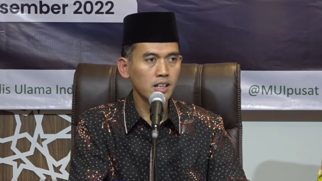 Jetua Majelis Ulama Indonesia (MUI) Bidang Fatwa Asrorun Niam dalam Catatan Laporan Tahunan Komisi Fatwa MUI Tahun 2022 di Jakarta, Kamis (29/12/2022). (ANTARA/Asep Firmansyah/Youtube-MUI TV)