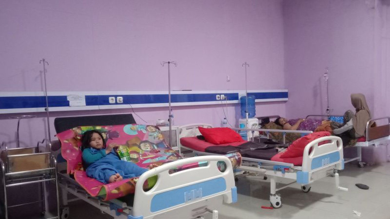 Pasien di salah satu rumah sakit swasta di Kabupaten Mukomuko, Selasa (13/12/2022) ANTARA/Ferri.