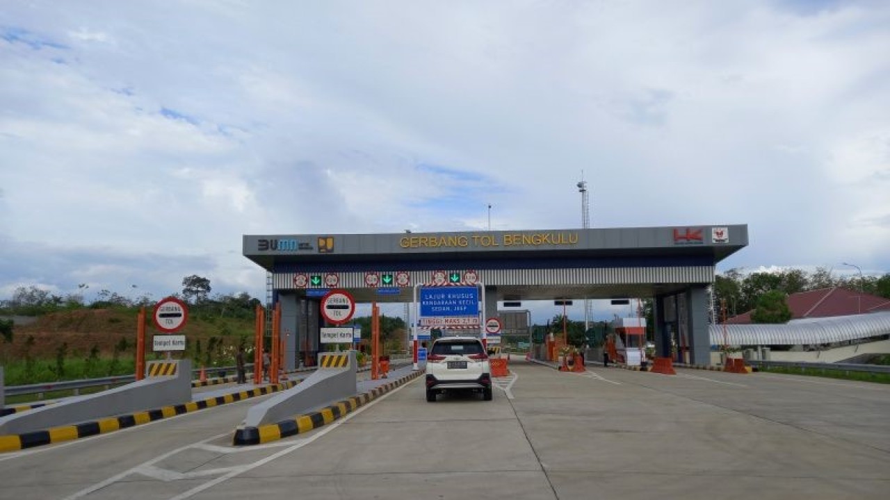 Mulai hari ini ruas Tol Bengkulu - Taba Penanjung resmi beroperasi 24 jam dan gratis. ANTARA/Anggi Mayasari