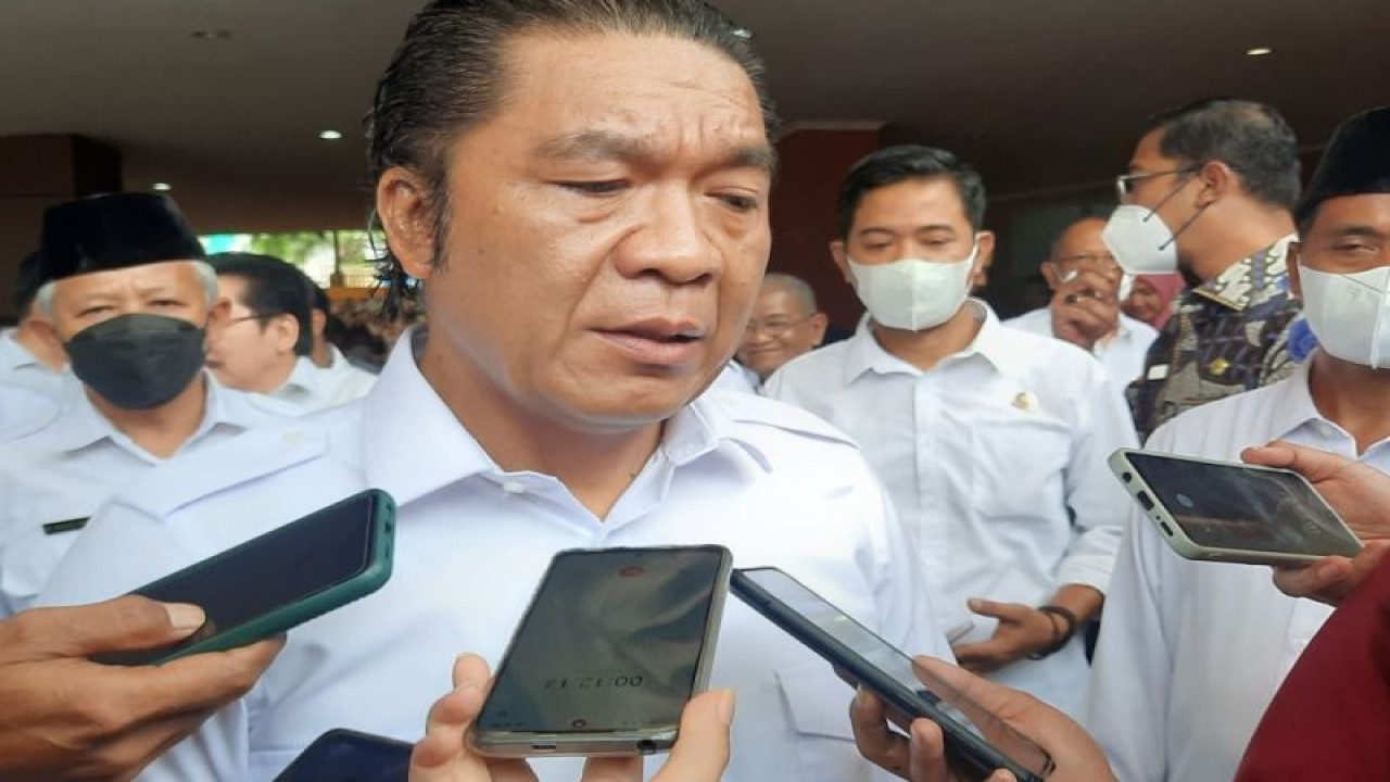 Penjabat Gubernur Banten Al Muktabar (Mulyana)