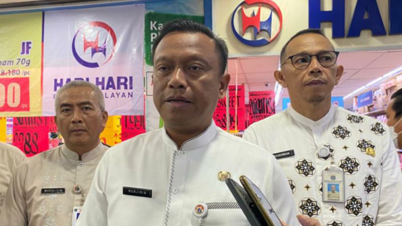 Wali Kota Jakarta Selatan Munjirin memberikan keterangan kepada media, Jakarta, Jumat (23/12/2022). ANTARA/Luthfia Miranda Putri