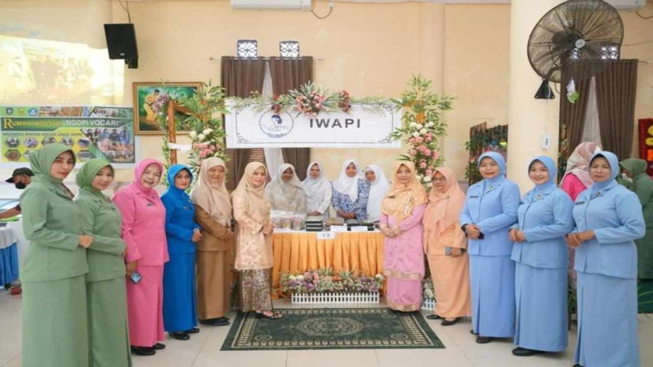 Salah satu stan bazar kegiatan peringatan Hari Ibu ke 94 tahun 2022 di Kabupaten Natuna, Kepri (21/12). (ANTARA/HO-Kominfo Natuna/Cherman)