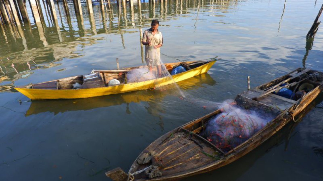 Nelayan tradisional di Kota Tanjungpinang, Kepri. (Ogen)