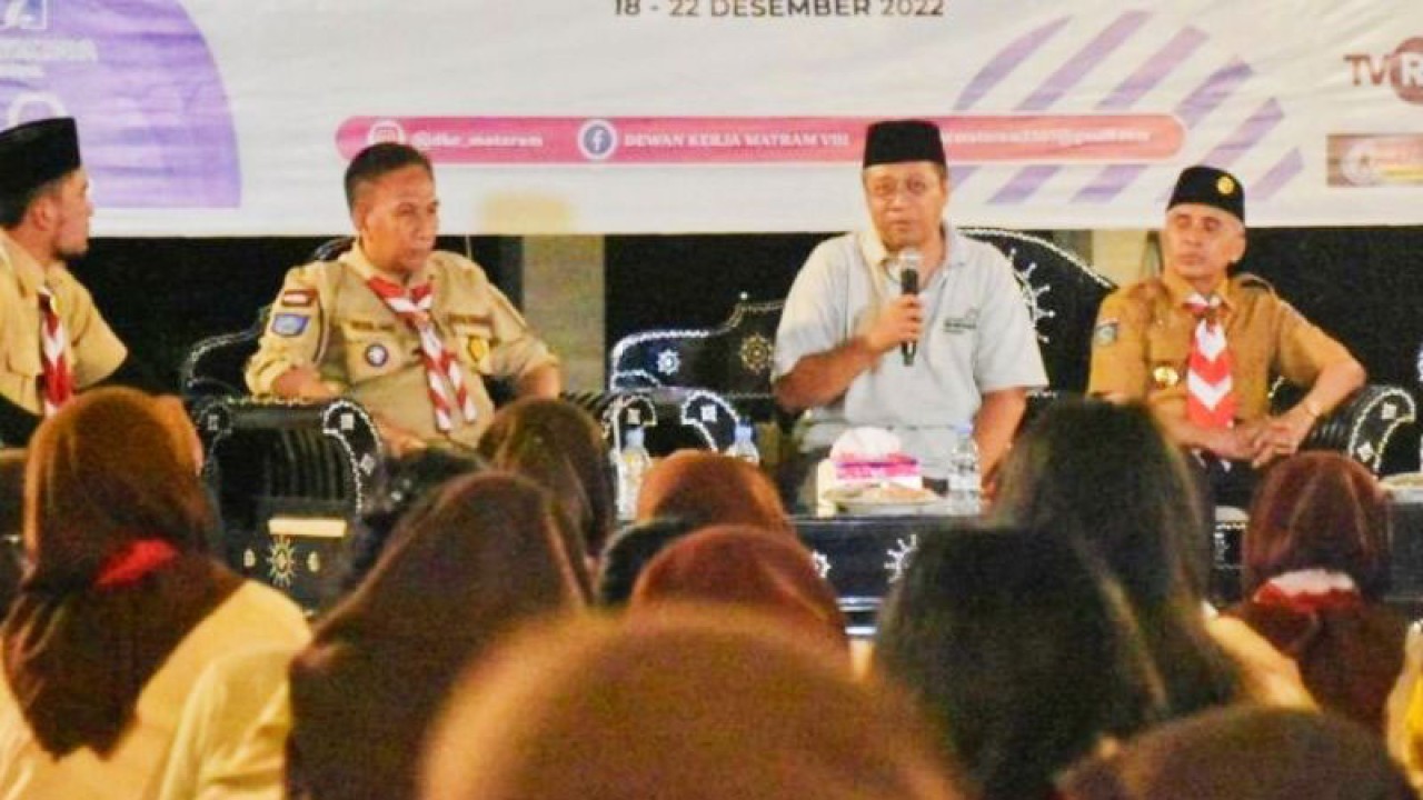 Gubernur Nusa Tenggara Barat (NTB), H. Zulkieflimansyah (kedua kanan) didampingi Ketua Kwarda Pramuka NTB, Fathul Gani (kedua kiri) di Bumi Perkemahan HM Ruslan, Kota Mataram. (ANTARA/Pemprov NTB).