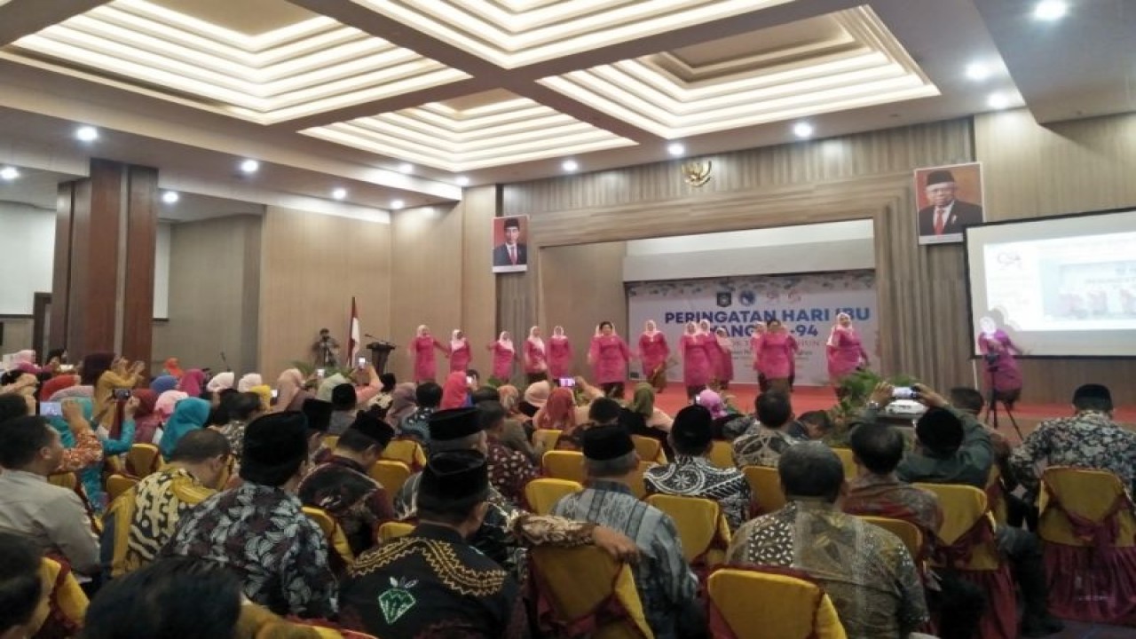 Acara peringatan Hari Ibu di Kantor Bupati Lombok Tengah, Nusa Tenggara Barat, Kamis (22/12/2022). (ANTARA/Akhyar)