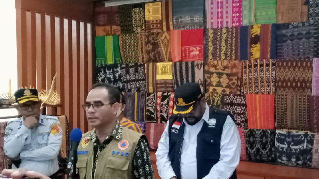 Kepala Pelaksana Badan Penanggulangan Bencana Daerah (BPBD) Provinsi Nusa Tenggara Timur Ambrosius Kodo (ANTARA/Benny Jahang)