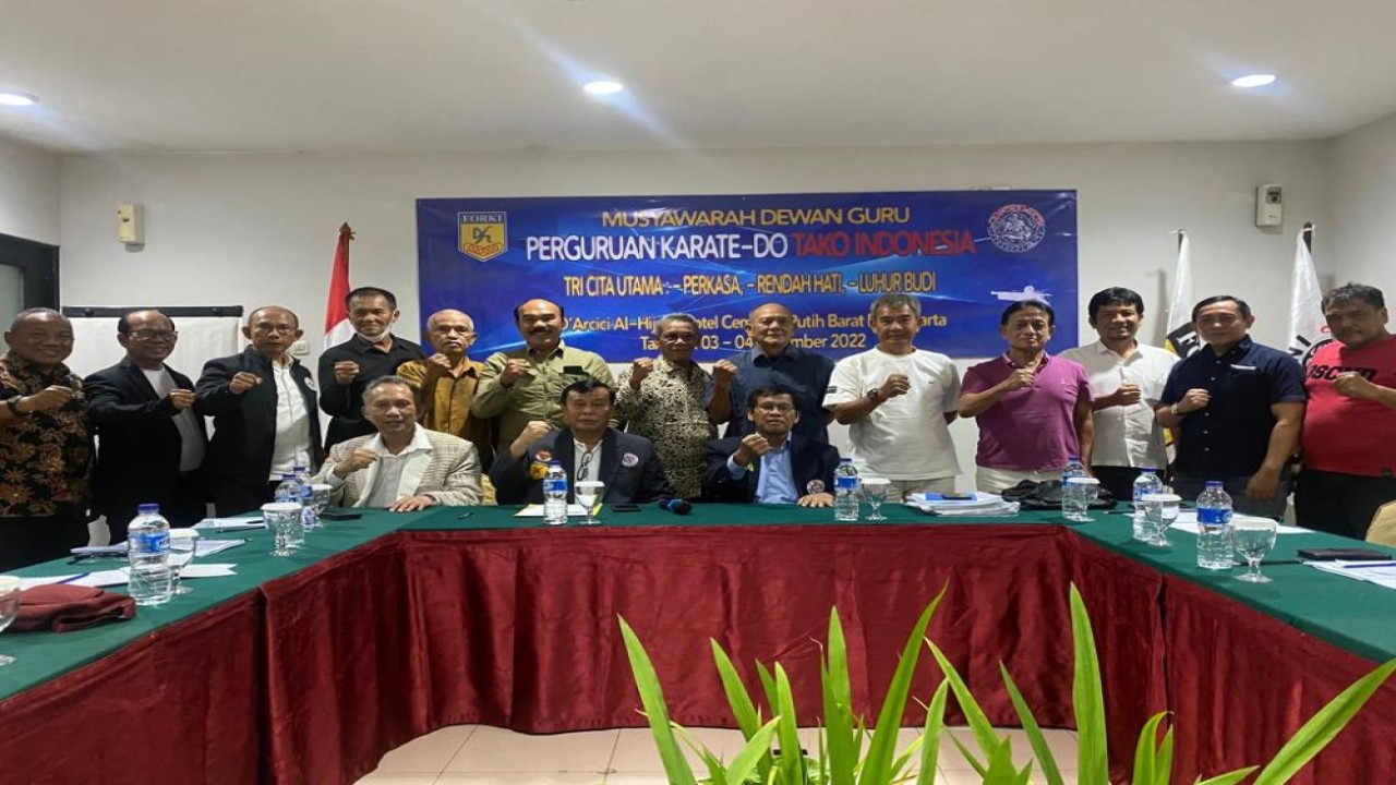 Ketua Umum Pengurus Besar Perguruan Karate-Do TAKO Indonesia Dr. Ir. Nurdin Tampubolon, M.M., mengatakan keberadan Dewan Guru sangat penting untuk peningkatan kualitas maupun kuantitas para atlet TAKO. (Istimewa)