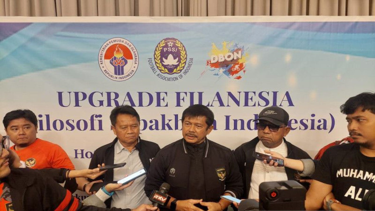Direktur Teknik PSSI Indra Sjafri dalam diskusi bersama awak media terkait pembaruan kurikulum Filanesia di Hotel Mercure TB Simatupang, Jakarta, Jumat (16//12/2022). (ANTARA/Muhammad Ramdan)