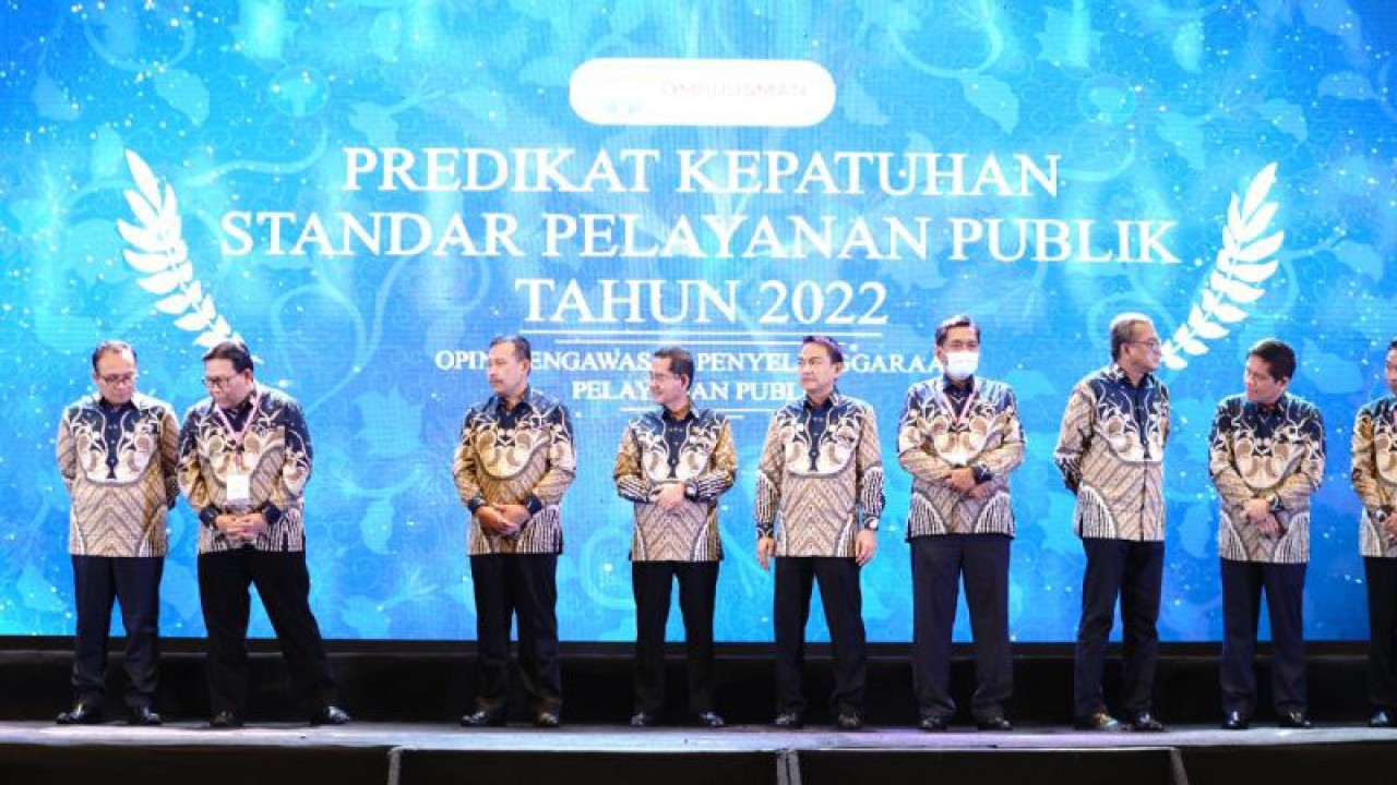 Ombudsman RI (ORI) menggelar acara “Penganugerahan Predikat Kepatuhan Standar Pelayanan Publik Tahun 2022” di Jakarta, Kamis (22/12/2022). (ANTARA/HO-ORI)