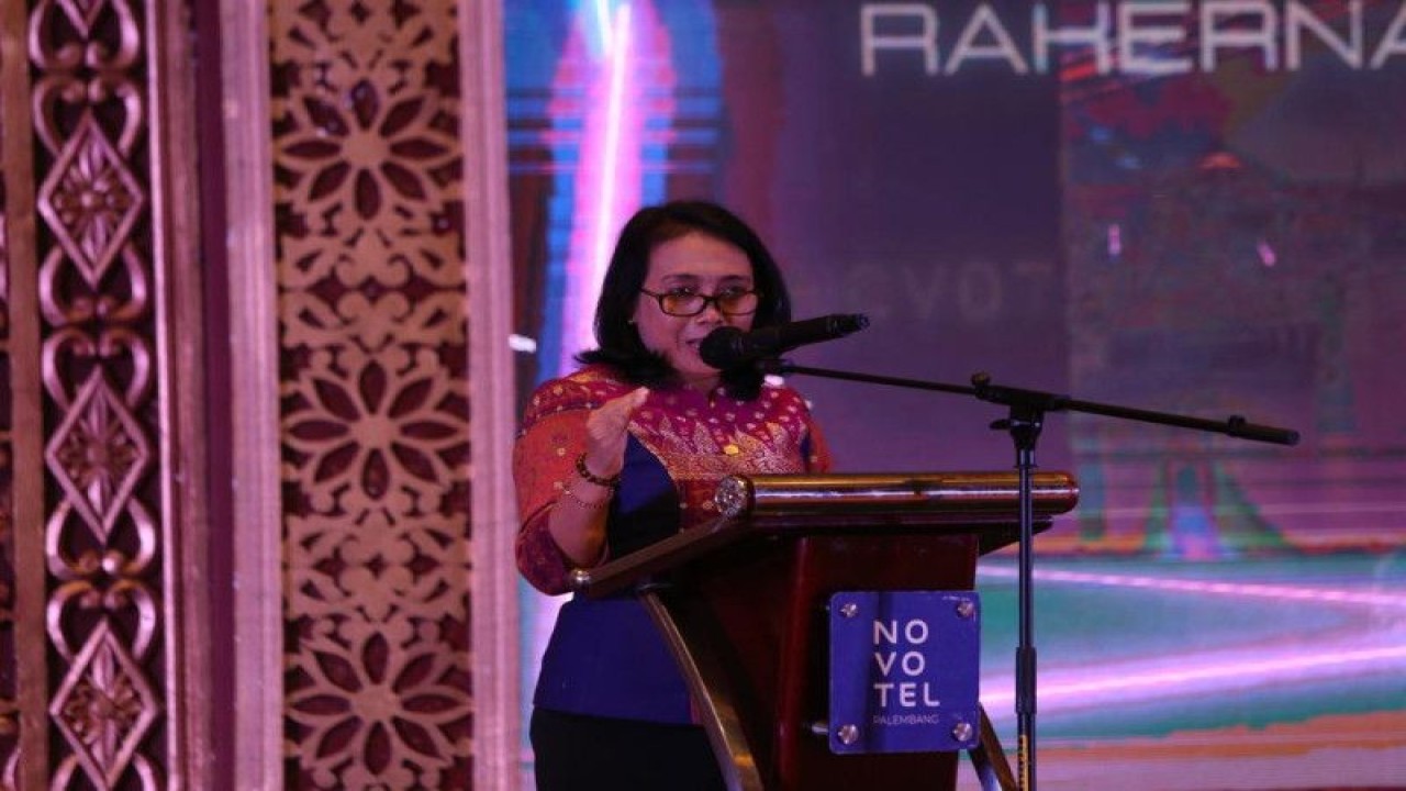 Menteri Pemberdayaan Perempuan dan Perlindungan Anak Bintang Puspayoga saat membuka Rapat Kerja Nasional (Rakernas) VII Asosiasi Pengusaha Jasaboga Indonesia (APJI) di Palembang, Sumatera Selatan, Selasa (6/12/2022). (FOTO ANTARA/ HO-Kemen PPPA)