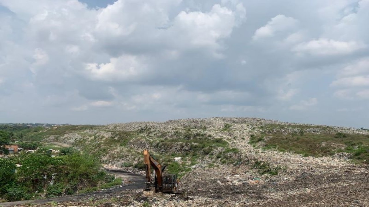 Tempat Pembuangan Akhir (TPA) sampah Sukawinatan, Kota Palembang (ANTARA/Ahmad Rafli)