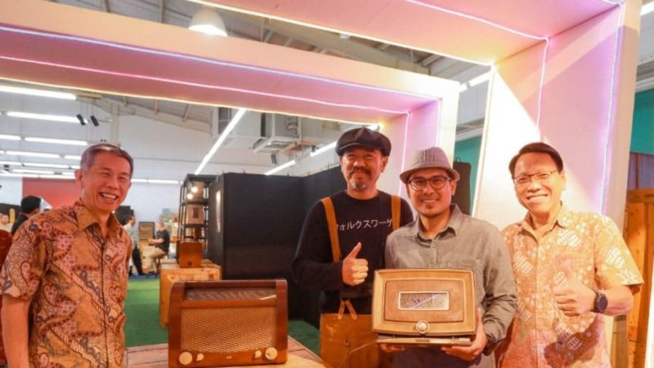 Pameran Alam Sutera Audio Fest 2022 yang hadirkan radio tabung klasik produksi 1930 - 1960 (ANTARA/HO)