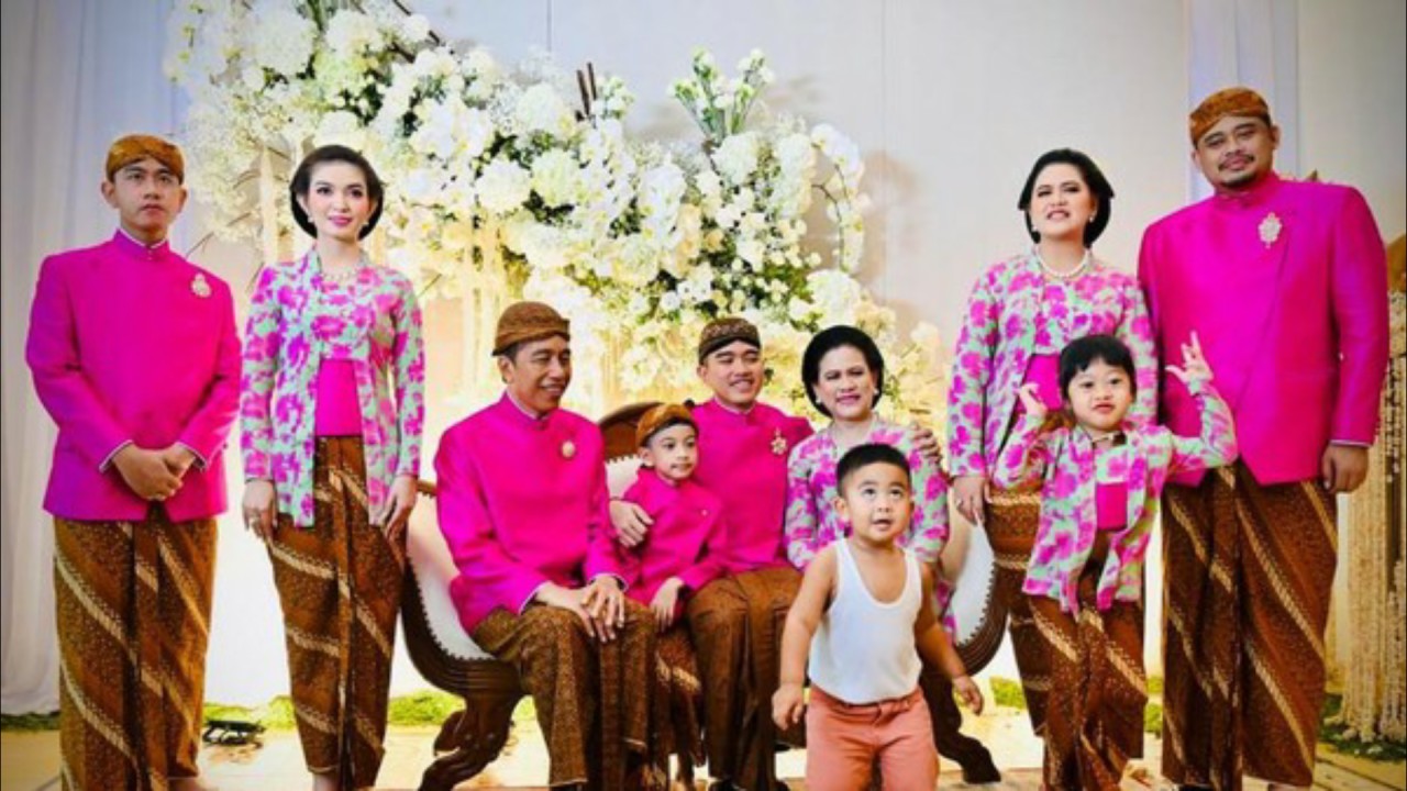 Panembahan Al Nahyan mengenakan kaus singlet dalam acara pernikahan Kaesang dan Erina. (Net)