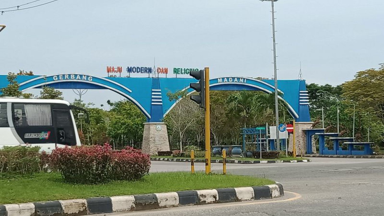 Gerbang Madani Kabupaten Penajam Paser Utara (ANTARA/Novi Abdi-Bagus Purwa)