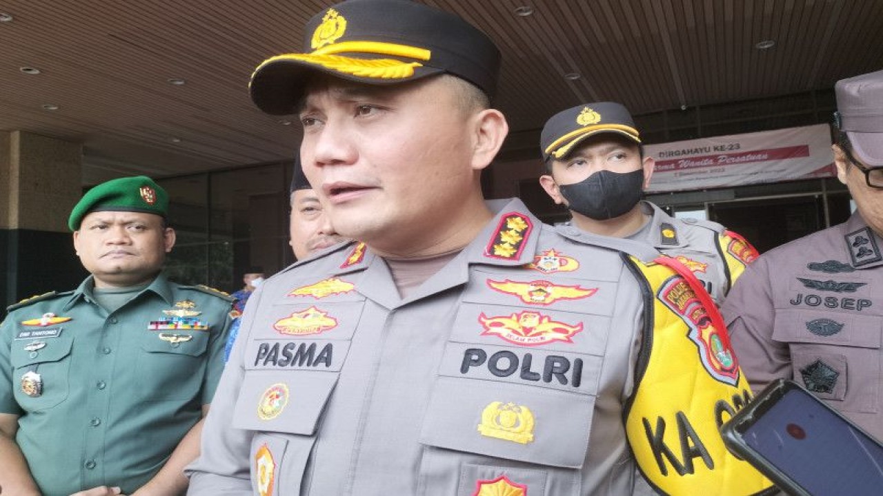 Kapolres Metro Jakarta Barat, Kombes Pol Pasma Royce di kantor Wali Kota Jakarta Barat, Kamis (22/12/2022). ANTARA/ Walda